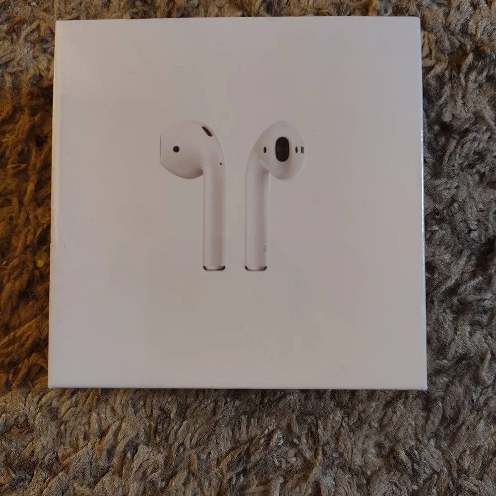 Apple Wireless Earbuds - White